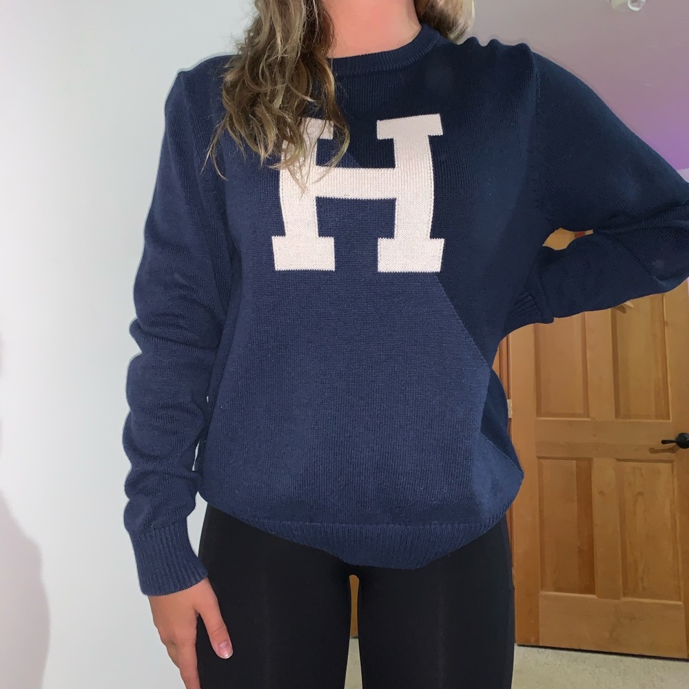 Classic Tommy Hilfiger H sweater